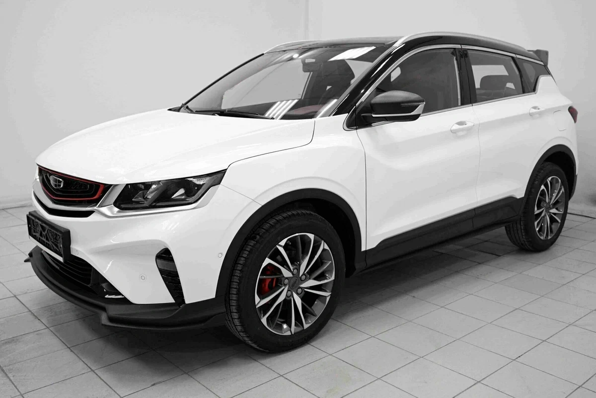 Geely Coolray с автосалона по цене от 1 040 000 рублей